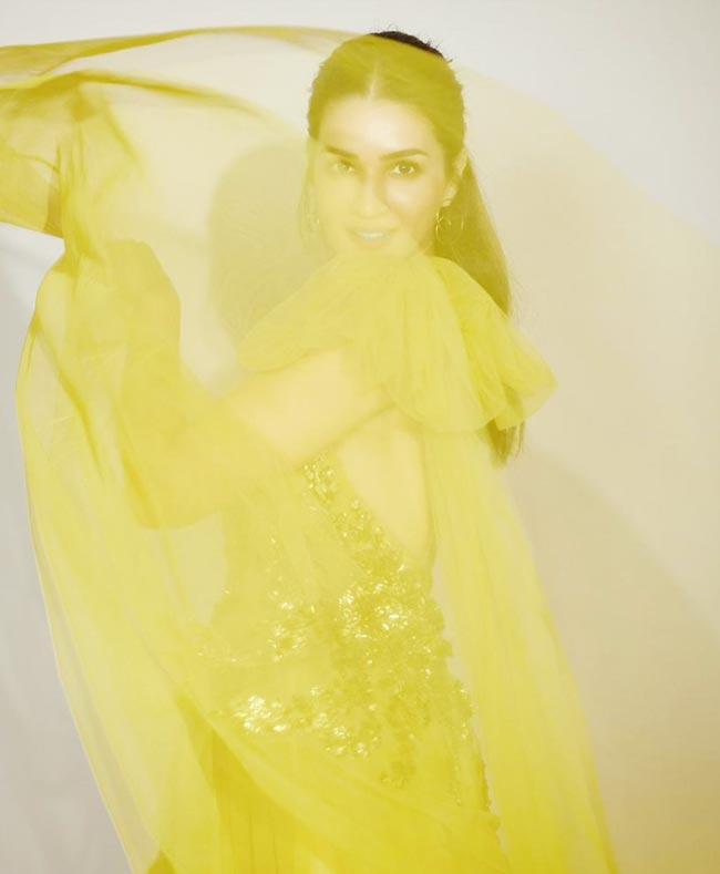 Kriti Sanon manages to impress the fashion police Kriti Sanon manages to impress the fashion police