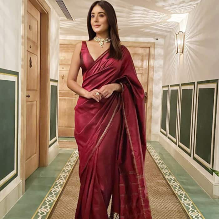 Kritika Kamra looks beautiful in her simple saree on Diwali