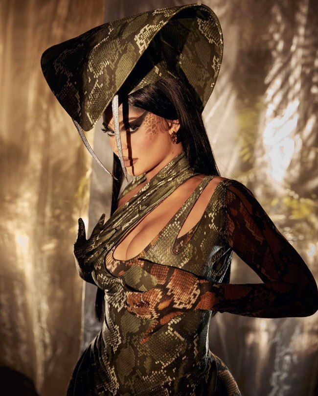 Kylie Jenner Goes Sultry