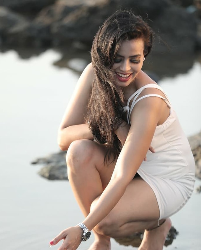 लाल लिहाफ उल्लू हॉट वेब सीरीज शालिनी सहाय लाल लिहाफ उल्लू हॉट वेब सीरीज शालिनी सहाय