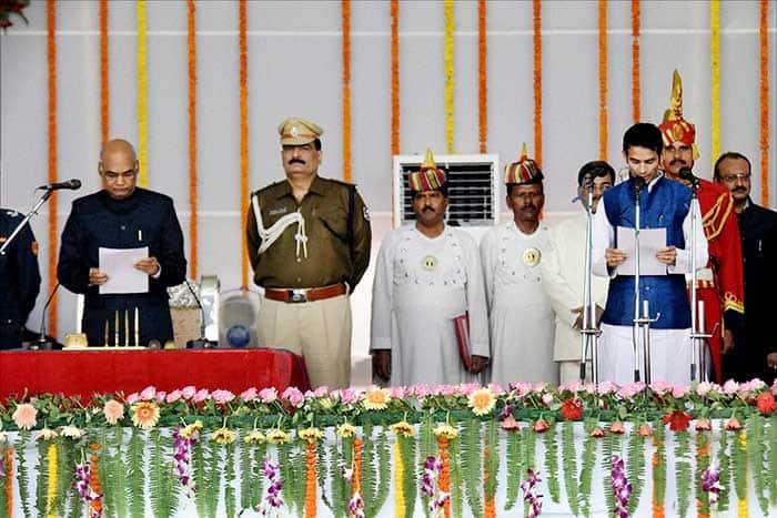 Lalu Prasad Yadavs elder son Tej Pratap Yadav takes oath during the swearing-in ceremony
