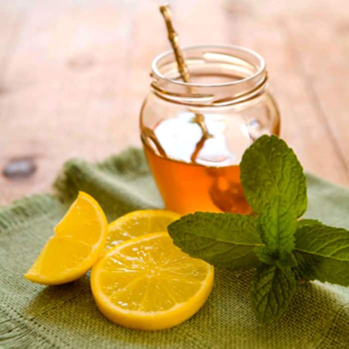 Apply Lemon and Glycerin pack on your face to remove sun tan