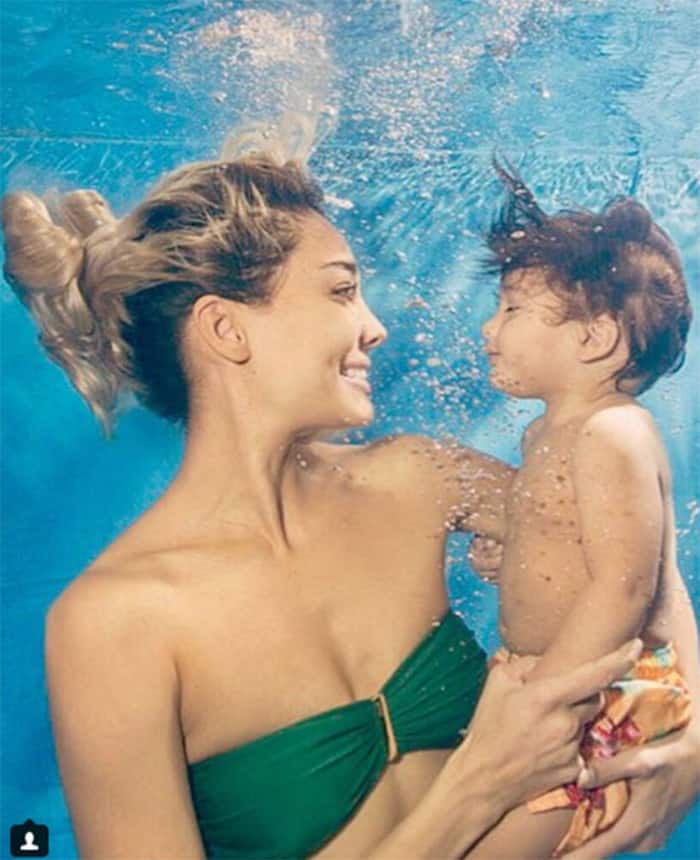 Lisa Haydon’s underwater picture with son