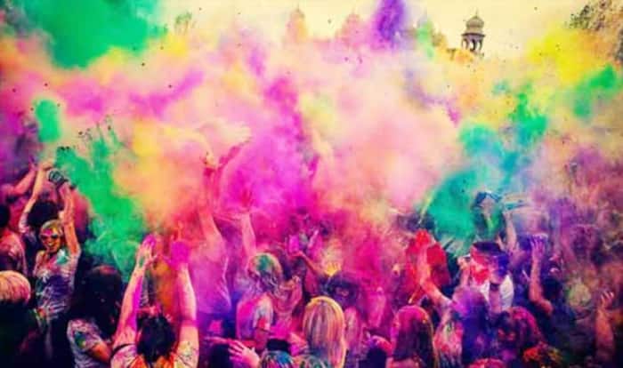 Lok Sabha Elections 2019: Ahead of Holi, ‘Shaurya Gulaal’ Being Sold at BJP’s Jaipur Office, PM Modi’s Photo, Slogans on Colour Packets