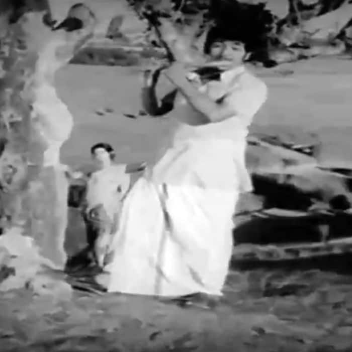 M Balamuralikrishna s Chinna Kannan Azhaikiran from the Tamil film