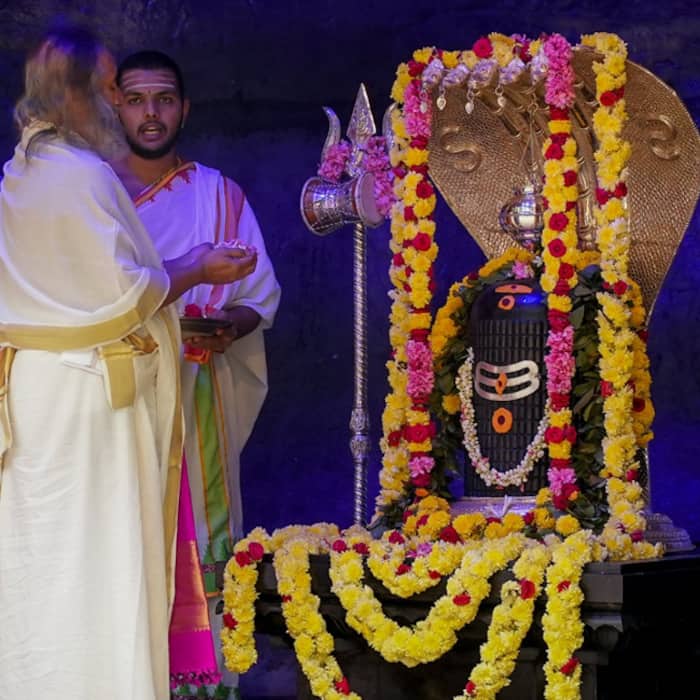 Mahashivratri 2026  10 quotes on Lord Shiva by Gurudev Sri Sri Ravi Shankar