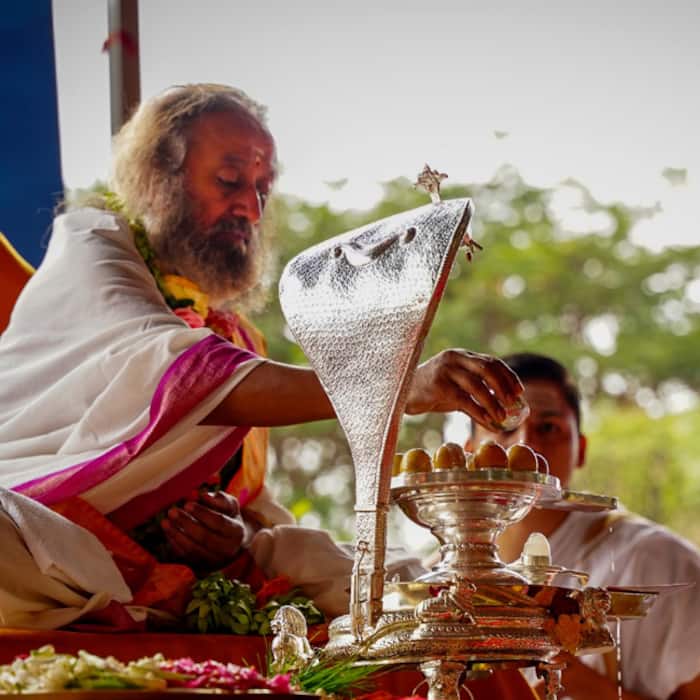 Mahashivratri 2026  10 quotes on Lord Shiva by Gurudev Sri Sri Ravi Shankar