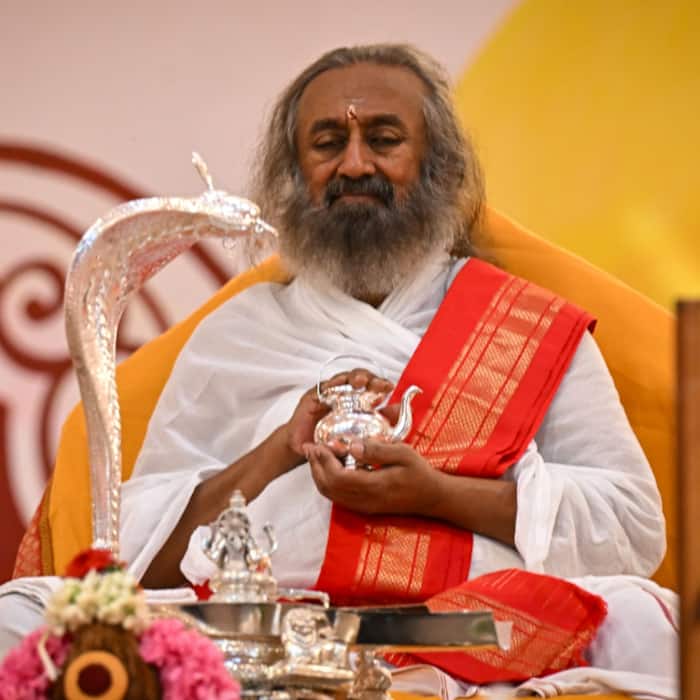 Mahashivratri 2026  10 quotes on Lord Shiva by Gurudev Sri Sri Ravi Shankar