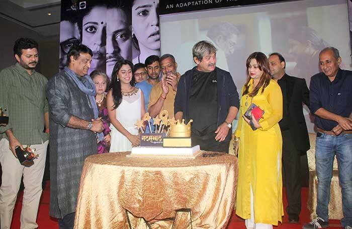 Mahesh Majrekar and Nana Patekar celebrating success of Natasamrat 