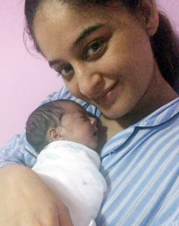 Mahhi Vij and Tara   s first pic together at home