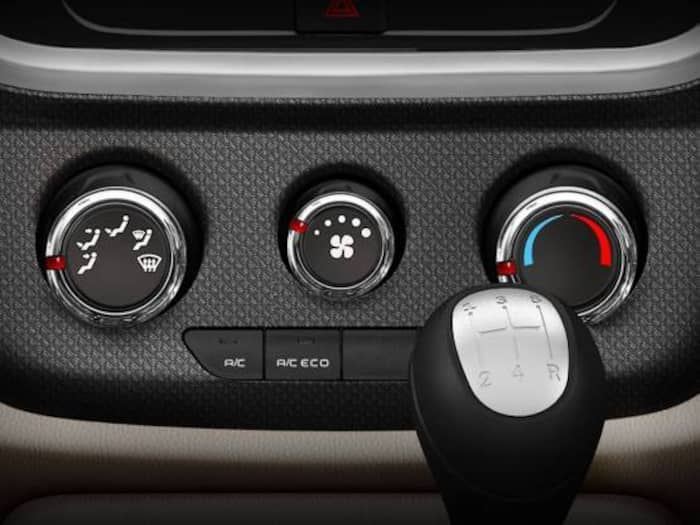 Mahindra TUV300 Photo Gallery-img21