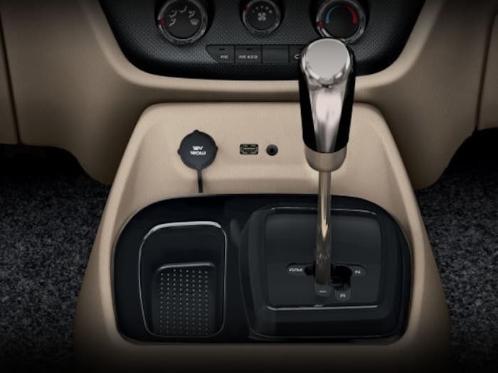 Mahindra TUV300 Photo Gallery-img25