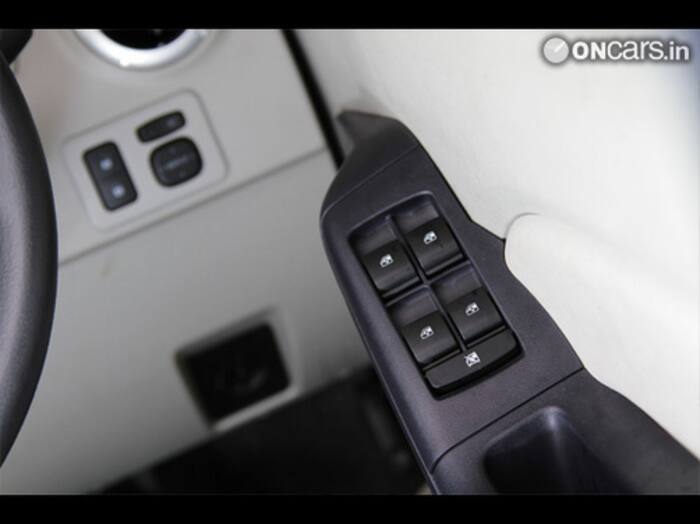 Mahindra Verito D6 Interiors-img6