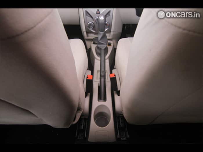 Mahindra Verito D6 Interiors-img7