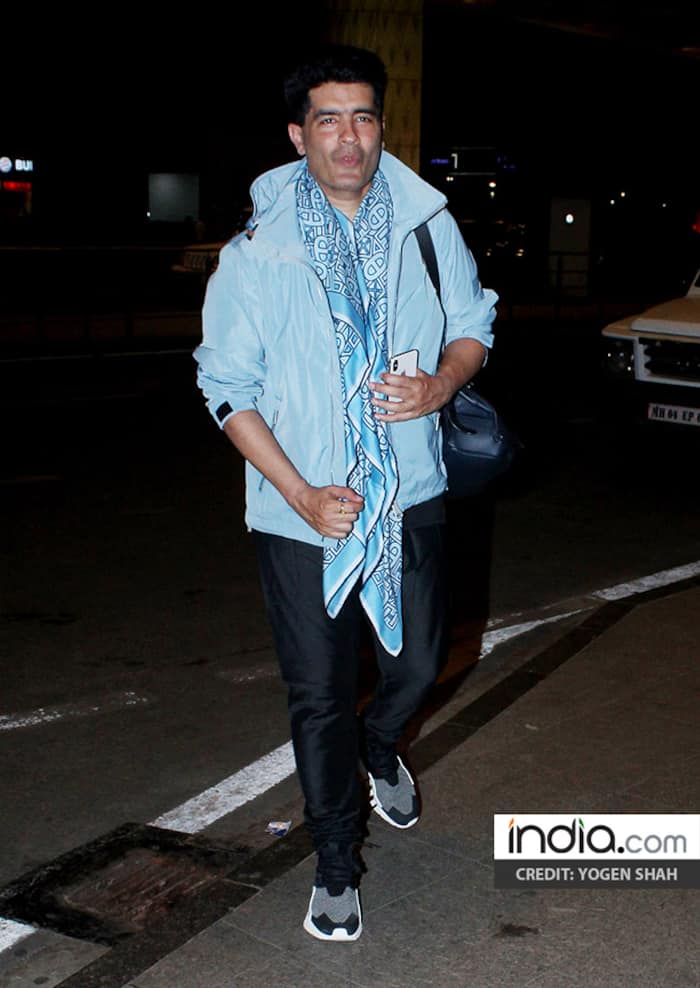 Hrithik Roshan spotted in dark blue blazer and jeans at the airport