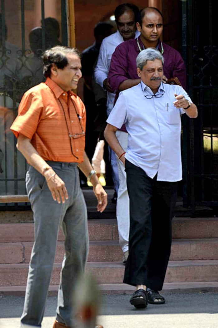 Manohar Parrikar and Suresh Prabhu clicked after cabinet meeting