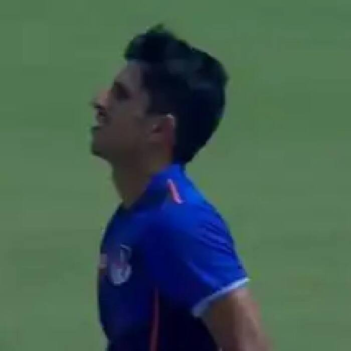 Meerut Mavericks started their innings slow