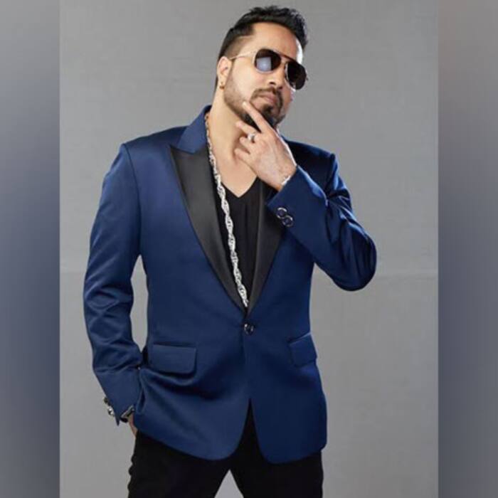 Mika Singh meets Premanand Ji Maharaj and chanted the name of Radha