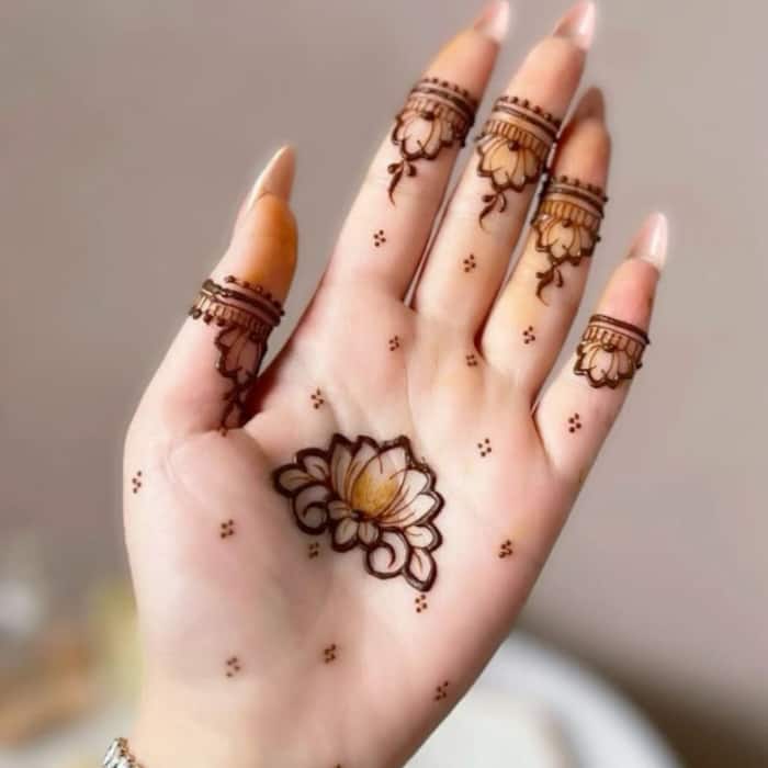 Minimal mehndi design: Simple flowers, dots, and fine lines are perfect for a trendy festive look.