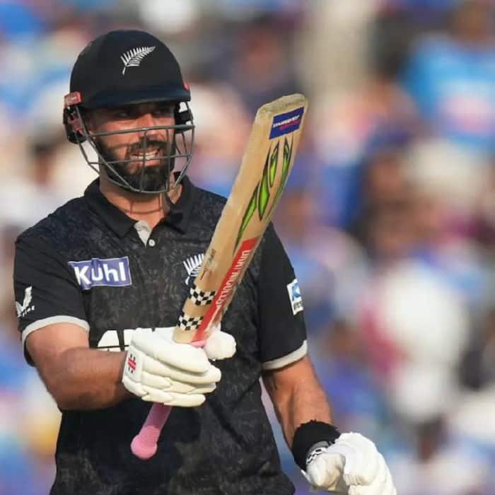 Mitchell fell just eight runs short of the world record of 360 runs