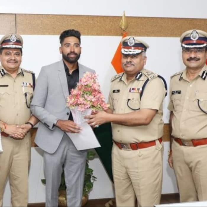 Mohammed Siraj holds the rank of DSP in Telengana Police