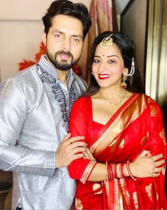 Bhojpuri Actor Monalisa and Husband Vikrant Singh Rajput Dress Up for Virtual Durga Puja, See Photos