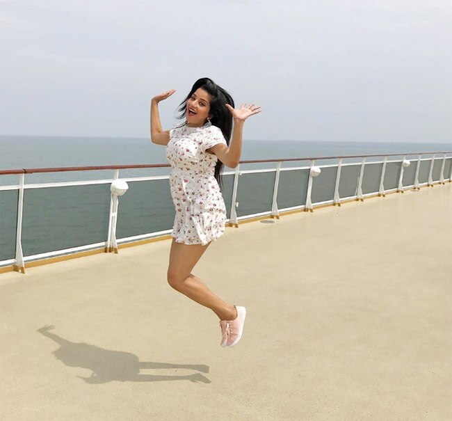 Monalisa Shares Throwback Pictures From Singapore Vacay
