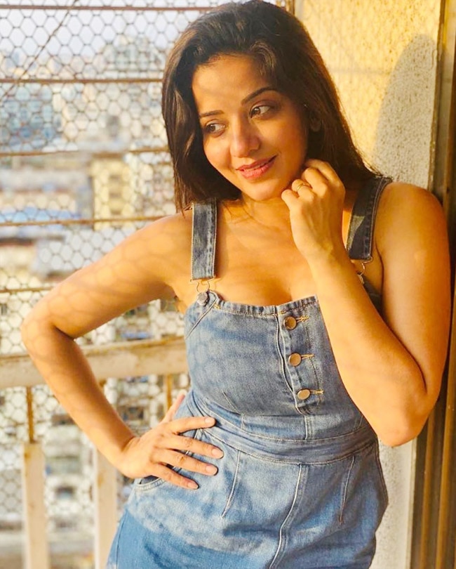 Bhojpuri Actor And Nazar Fame Monalisa Looks Ravishing in Denim Dungaree  Dress