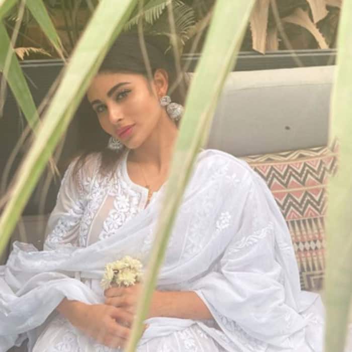 Mouni Roy Looks Drop dead Gorgeous