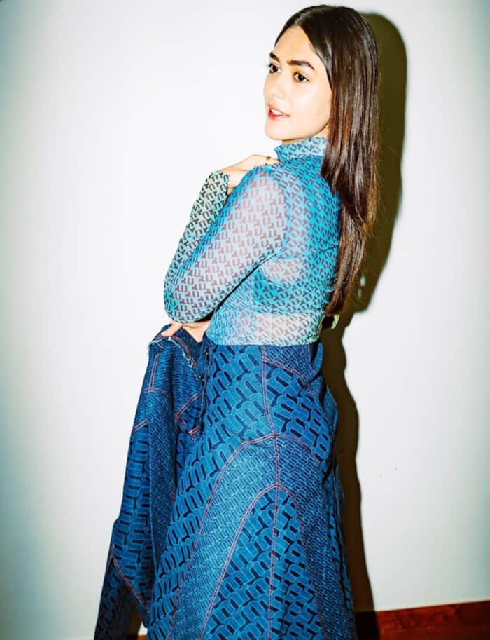 Mrunal Thakur is Hottest Chick in Blue Top And Matching Bralette as She ...