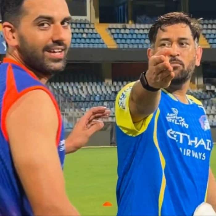 MS Dhoni has a long stint with wicket-keeping practice at Wankhede Stadium
