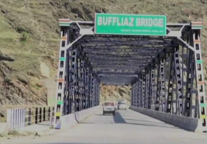 Mughal road in Kashmir opens for business