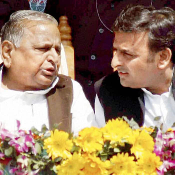 Mulayam Singh Yadav accompanied by Amar Singh, Shivpal Singh Yadav and Jaya Prada visited ECI office