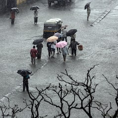 Mumbai Rains: Pictures depicting struggles of Mumbaikars!