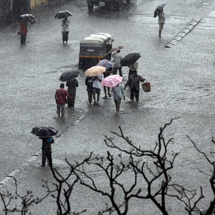 Mumbai streets submerged in rain water