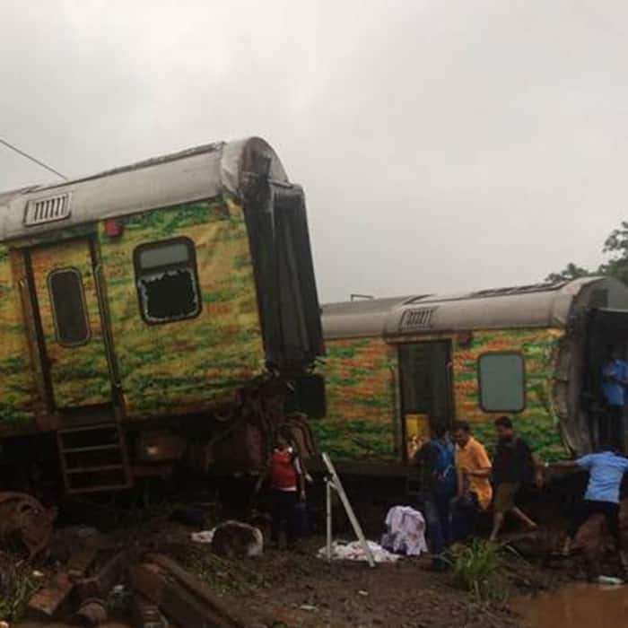 Nagpur Mumbai Duronto Express derailment on 29 August 2017
