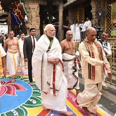 Narendra Modi offer prayers at the Sri Venkateswara Swamy Temple in Tirupati, see pics