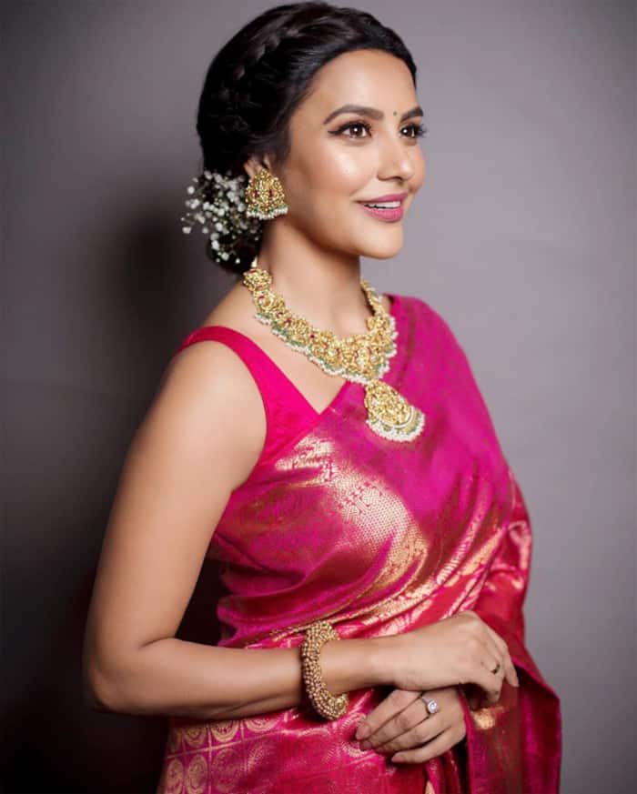 Needless to say, Priya Anand looks gorgeous in this pose