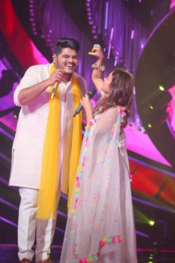 Neha Kakkar and Ashish Kulkarni rocks the Indian Idol Stage