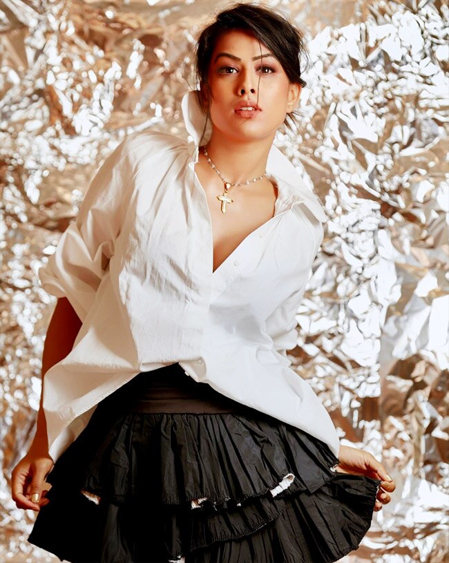 Nia's sexy looks could kill