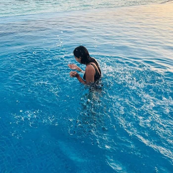 nikita-dutta-stuns-in-hot-black-monokini-with-deep-neckline-see-pics
