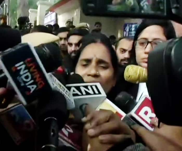 Nirbhaya s Mother Breaks Down as Court Delays Death