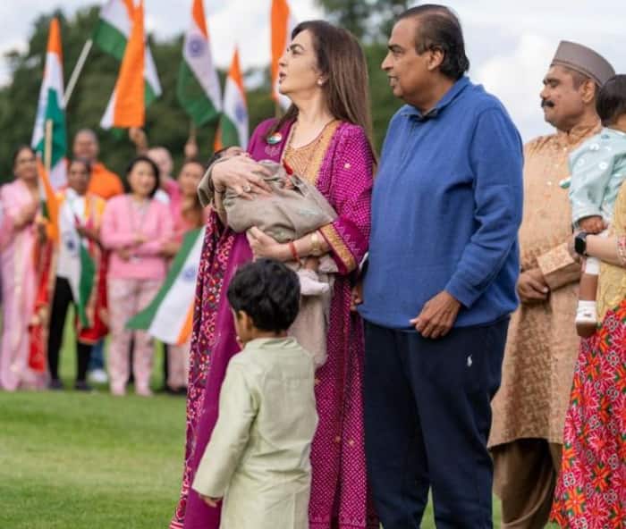 Nita Ambani With Akash Ambani Kids
