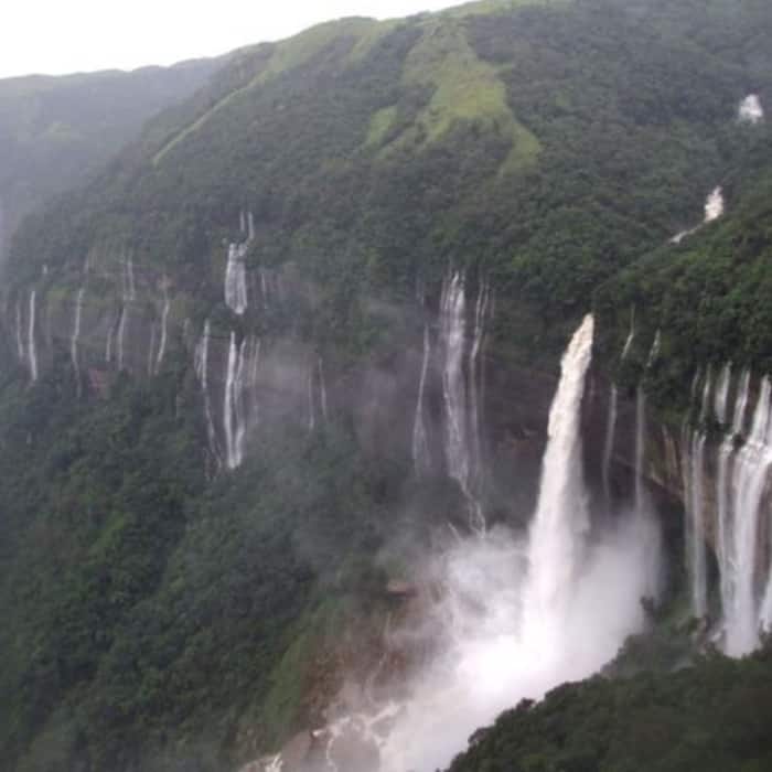 Olo upena Falls     900 m