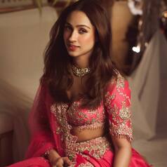 Pashmina Roshan Can Make You Skip A Beat With Alluring Look In A Pink Lehenga