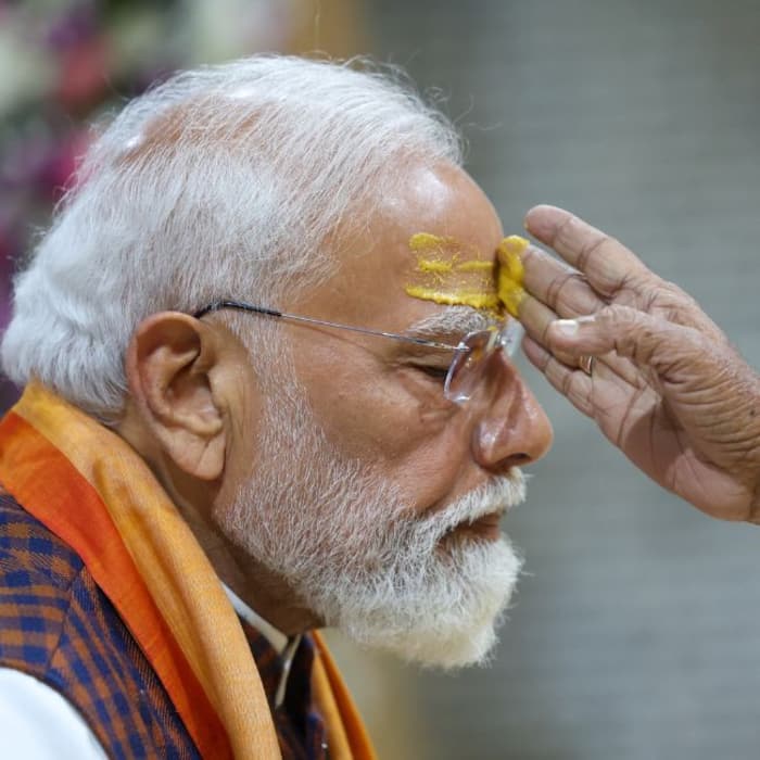 PM Modi chants Omkar Mantra