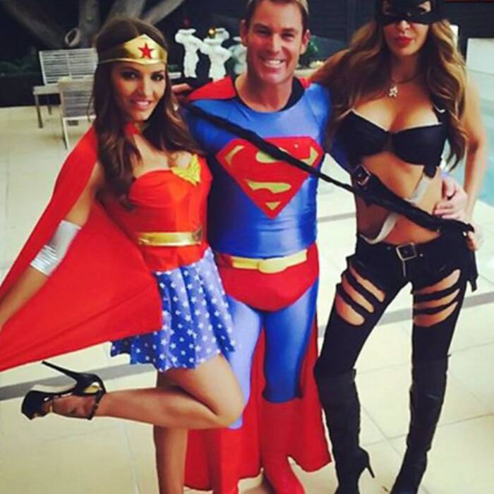 Police remove  super strength  Viagra jelly from Shane Warne s room after his death