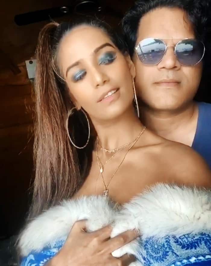 Poonam Pandey Jets Off For Her Honeymoon