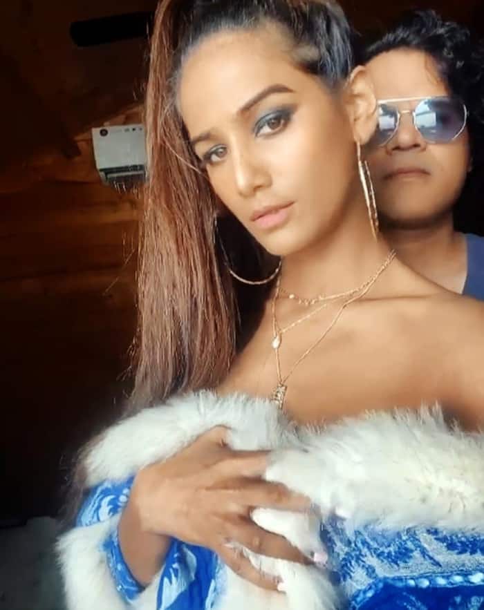 Poonam Pandey   s Viral Honeymoon Pictures