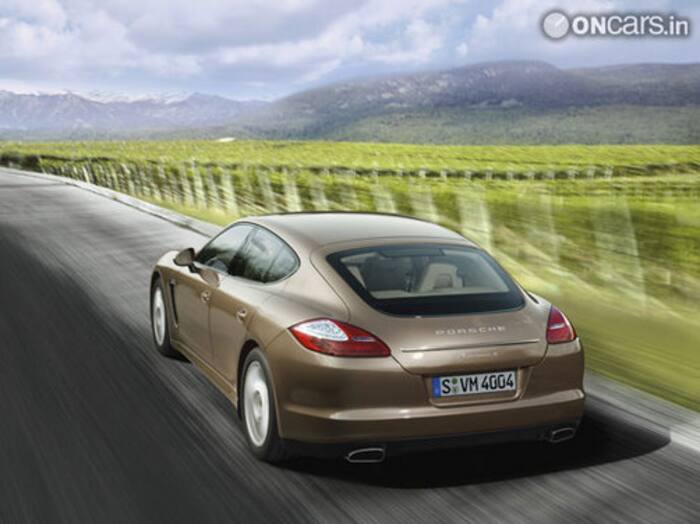 Porsche Panamera 4 Exterior img3
